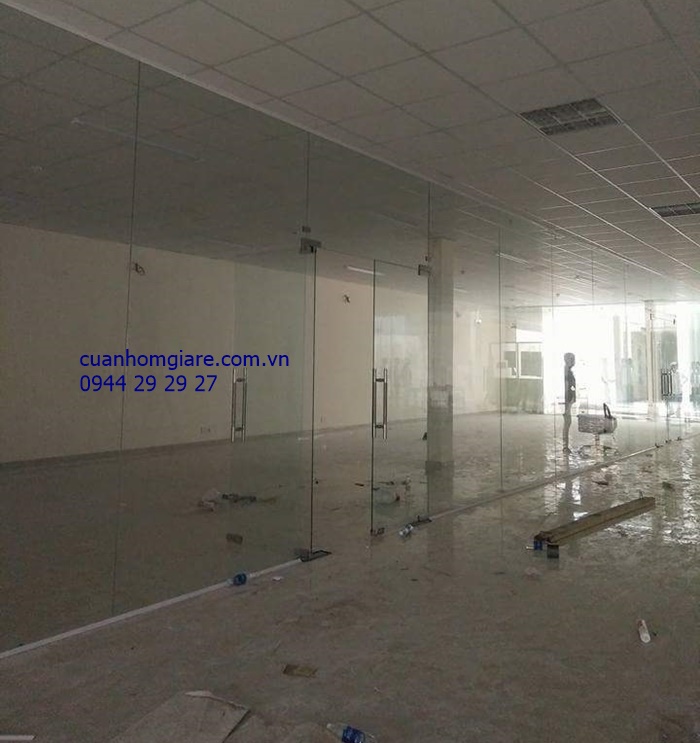 Cửa kính cường lực khung nhôm
