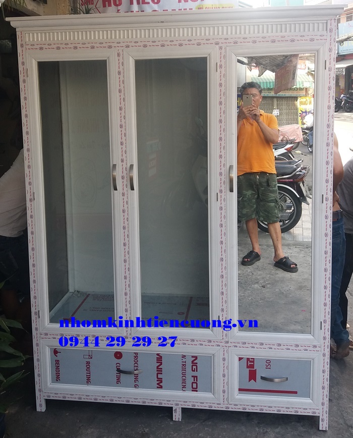 Thi công tủ quần áo bằng nhôm kính bền đẹp 