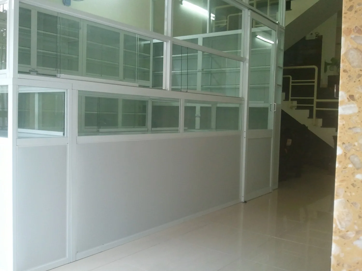 Tủ nhôm kính bán hàng đẹp giá rẻ tphcm