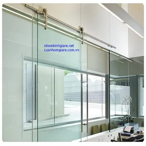 Lắp đặt kính cường lực 