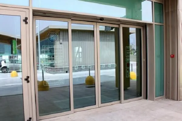 Báo giấ thi công cửa kính cường lực tự động