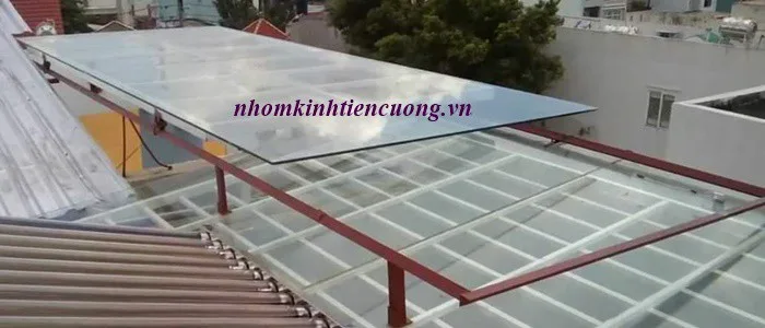 Mái Kính Giếng Trời
