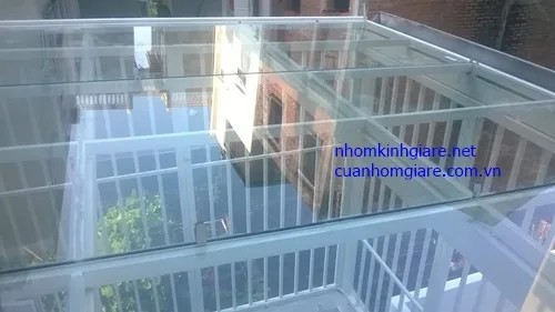 Thi công mái che giếng trời bằng kính cường lực tại tphcm