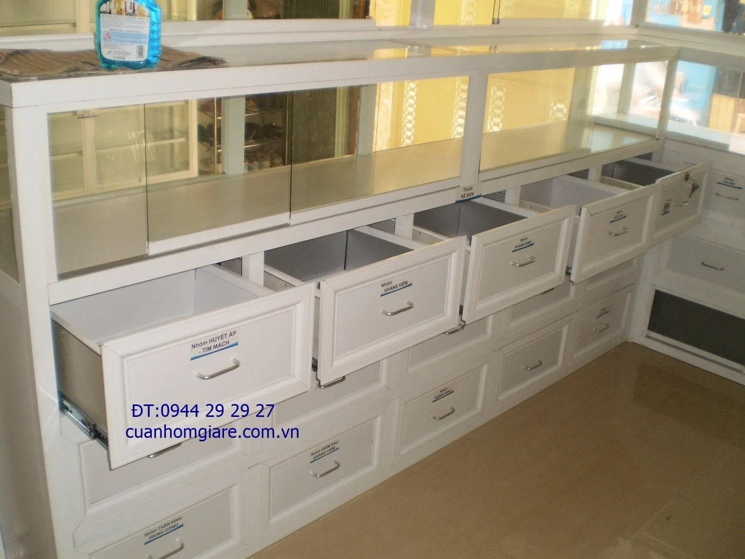 tu-quay-thuoc-tay-tphcm mau-tu-quay-thuoc-tay-dep-cho-bi-quyet-kinh-doanh-nha-thuoc-thanh-cong-001
