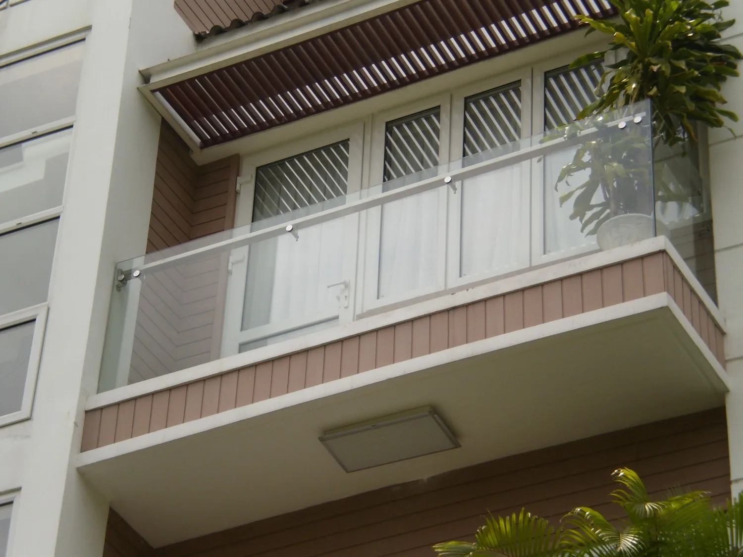 Lan can kính cường lực tphcm