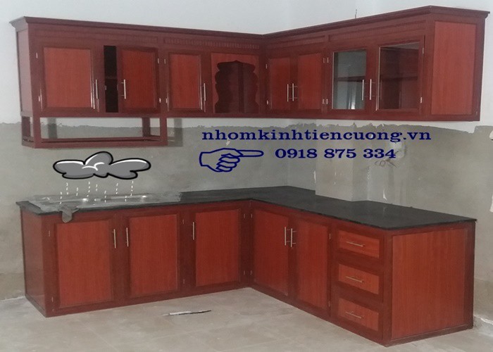 Báo giá tủ bếp nhôm kính vân gỗ mới nhất hiện nay