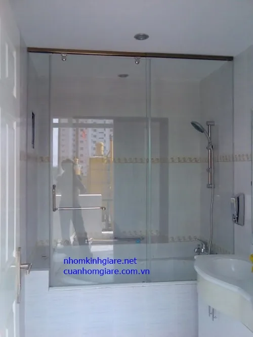 Lắp đặt phòng tắm kính cường lực tphcm
