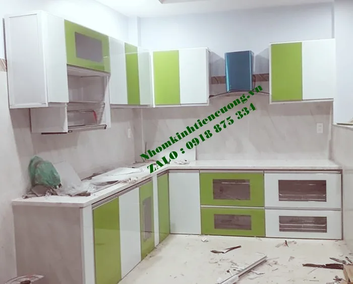 Kính màu ốp tường bếp