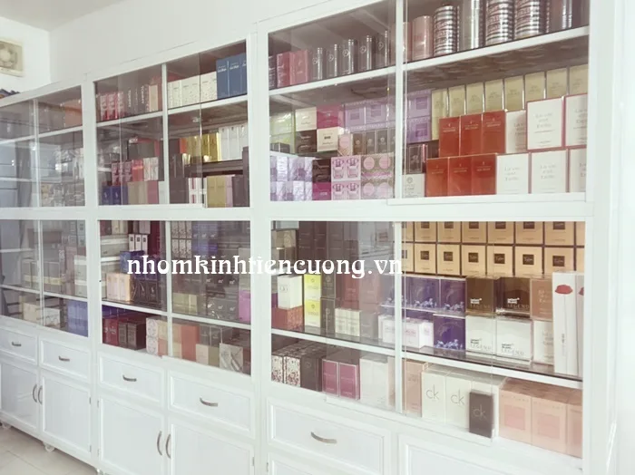 Tủ Kính Trưng Bày Mỹ Phẩm