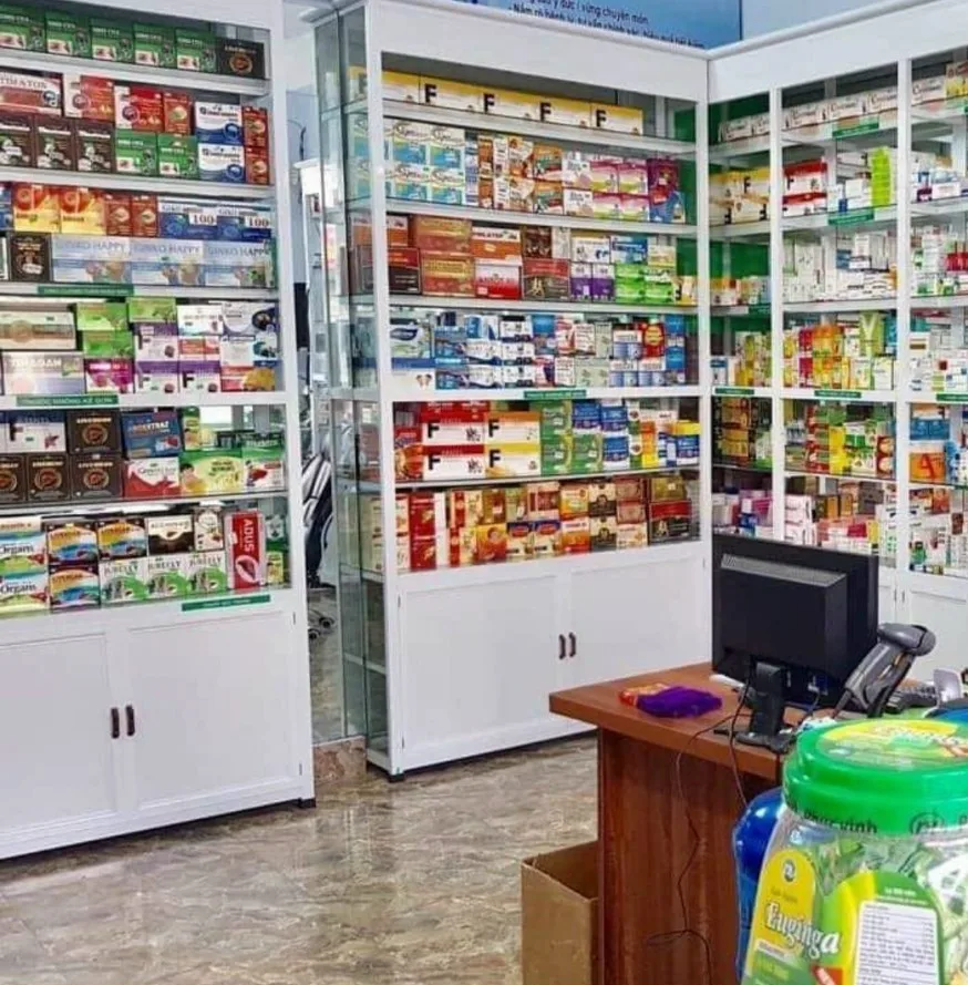 Tủ trưng bày mỹ phẩm nhôm kính