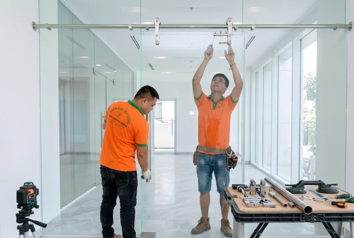Thi công cửa kính cường lực tphcm
